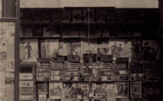 Výkladní skříň obchodu Kačerových