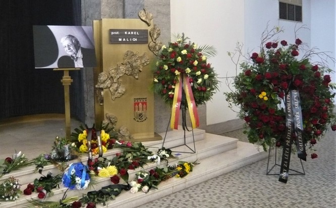 Zobrazit obrázek: Poslední rozloučení s Karlem Malichem