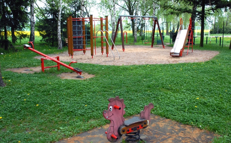 Zobrazit obrázek: Dětské hřiště v Květnovkách