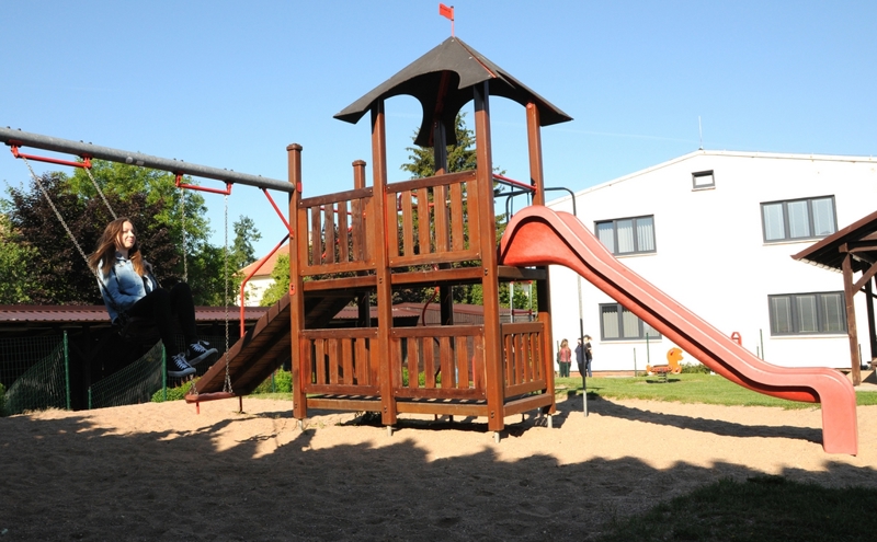 Zobrazit obrázek: Dětské hřiště u DDM