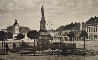 Socha Panny Marie na dobové pohlednici 2