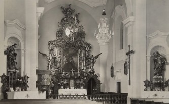 Interiér kostela v první polovině 20. století