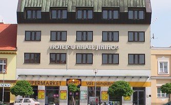 Hotel U krále Jiřího s prodejnou Albert