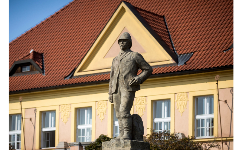 Zobrazit obrázek: Pomník Dr. Emila Holuba
