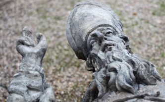 Socha sv. Martina z průčelí kostela při restaurování v roce 2012